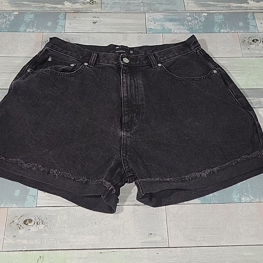 Asos Design Black Jean Shorts sz 10